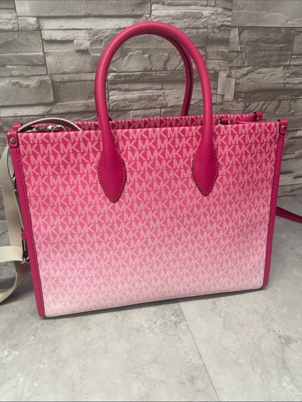 Michael Kors Mirella Medium Ombre Signature Tote & Matching Wallet Dragonfruit - Picture 3 of 11